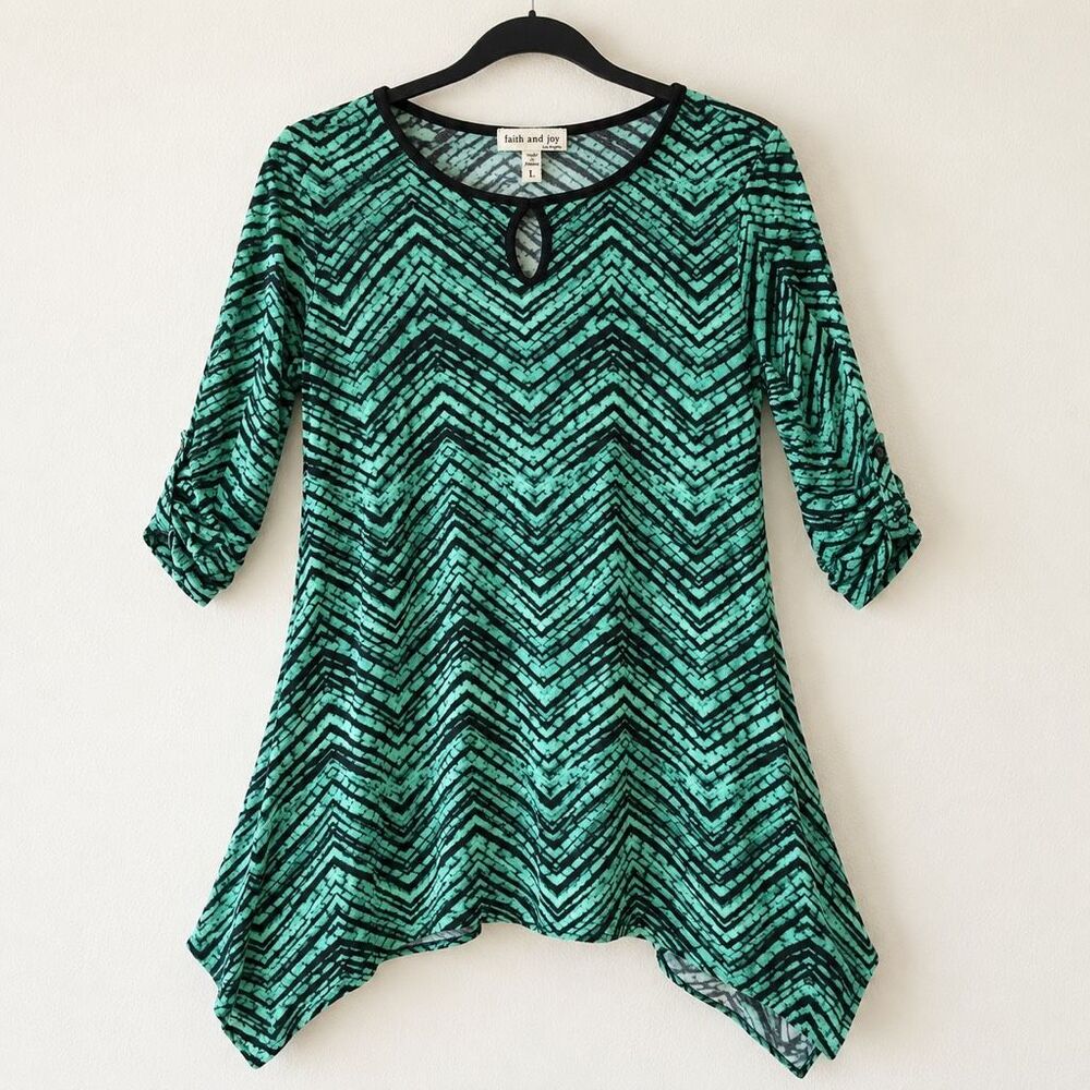Faith and Joy Chevron Handkerchief Hem Tunic Top Large B-1